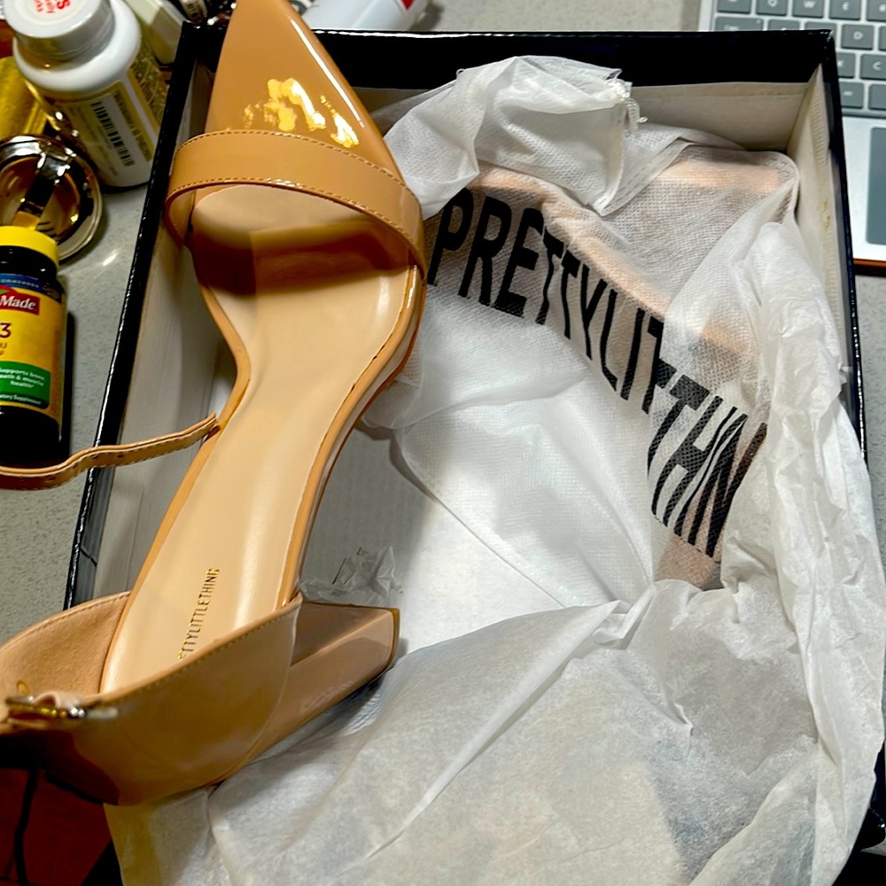 Women’s size 8 shoe never worn